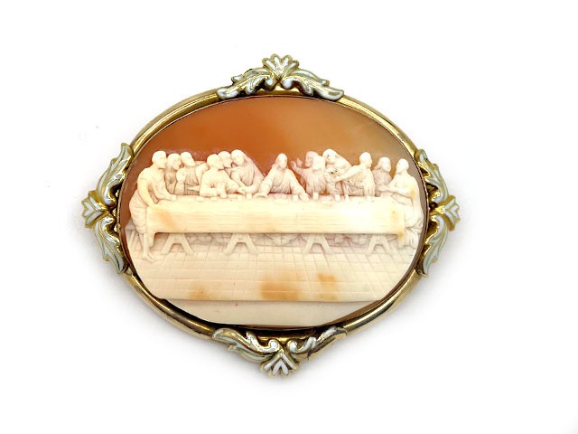 Large and impressive shell cameo brooch with enamel in 14k